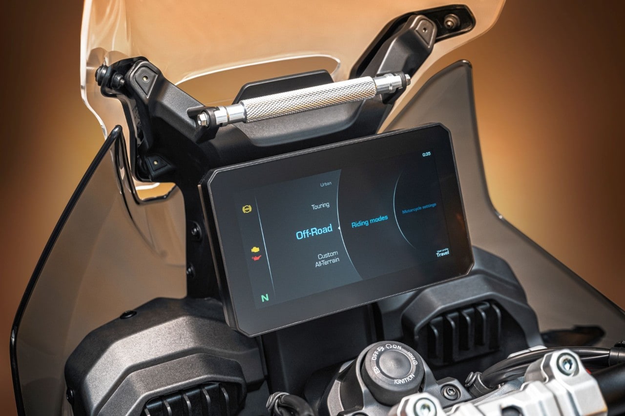 Test ANTEPRIMA - MV Agusta LXP Orioli: lucida follia +VIDEO+